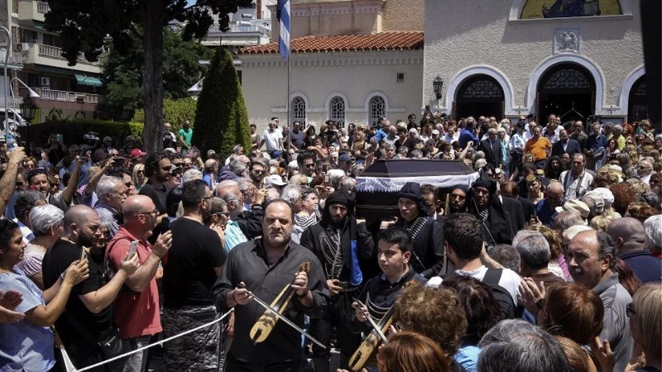 Με λύρες αποχαιρέτησαν οι Πόντιοι τον Χάρρυ Κλυνν: «Αφήνω γεια σας άρχοντες»